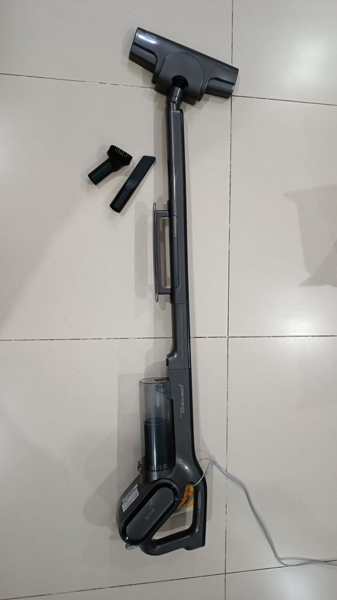 máy hút mạnh, dễ sử dụng, giá quá tốt, nhà bán giao hàng rất nhanh. Rất nên mua nhé các bạn!