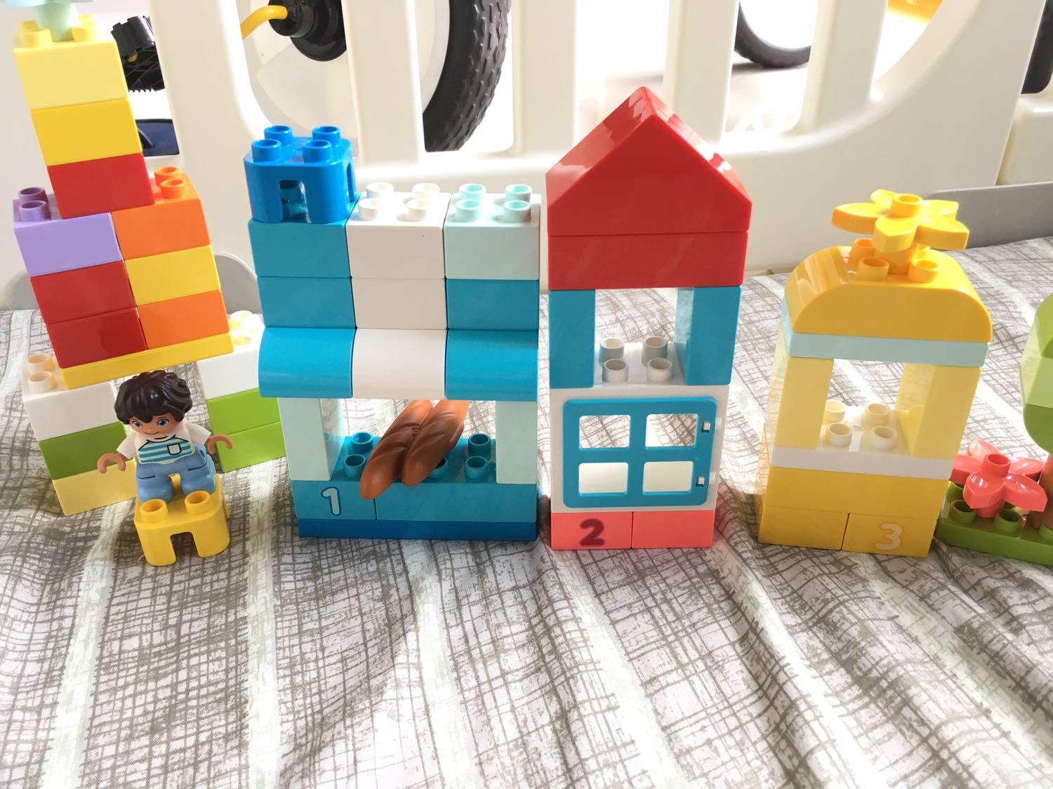 Hàng giao nhanh, đặt hôm sau là có. Đóng gói cẩn thận. Chất liệu nhựa tốt, an toàn cho bé. Lắp ráp dễ, kích thích sự sáng tạo của bé. Hàng giao nhanh, đặt hôm sau là có. Đóng gói cẩn thận. Chất liệu nhựa tốt, an toàn cho bé. Lắp ráp dễ, kích thích sự sáng tạo của bé.