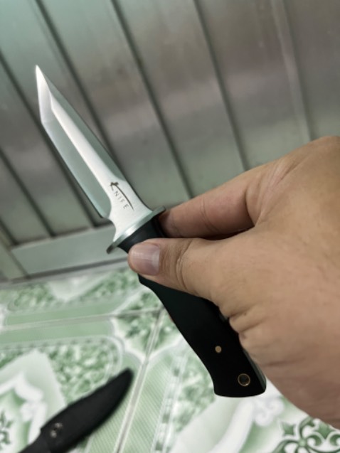 Dao sắc bén, độ hoàn thiện tốt nhưng dao hơi bé, cầm không chắc tay, hơi tiếc 😓