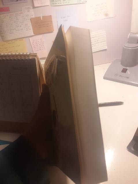 Sách đẹp chất lượng in tốt chắc chắn là vuông vắn bìa sắc nét và đẹp giao hàng siêu nhanh chưa đến một ngày nhưng mà do đóng hàng chưa ổn cho nên khi vận chuyển có bị móp méo một đoạn nhỏ mong sau nào shop nhớ dùng giấy bao quanh sách trước khi đóng vào hộp điểm sáng là không dùng ni *** để bọc sách chống sốc