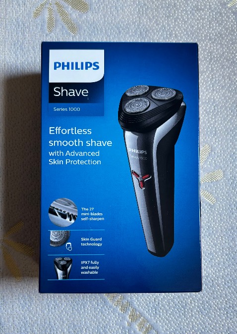 Sản phẩm đúng như quảng cáo. Lần đầu sạc mất 3 giờ mới đầy pin . Cạo râu rất sạch ko thua gì bằng cạo lưỡi dao .