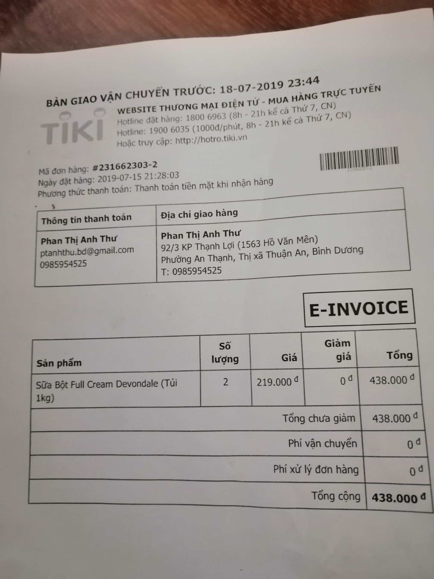 Mình mua 5 bịch sữa ngày 15/07/2019 (tiki tách làm 2 bill do hàng ở 2 nơi khác nhau: 1 bill 3 túi, 1 bill 2 túi), lúc nhận hàng mình không kiểm tra HSD (do trước giờ mình hay mua sữa của Tiki nên tin tưởng). Cách đây vài ngày dì mình mở 1 túi thì phát hiện sữa bị vàng đậm, không tan. Hôm nay,  14/08/219, mẹ mình mở thêm 1 túi thì cũng thấy sữa vàng đậm, không tan. Lúc này mình mới kiểm tra thì thấy HSD túi vừ mở là 24/05/2019. Như vậy trong 5 túi tiki giao có 2 túi bị QUÁ HẠN SỬ DỤNG. 3 túi còn lại hsd đến 5/2020. Đề nghị tiki giải quyết cho mình vấn đề này.