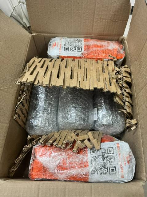 Đóng gói rất kỹ. Cafe thơm, chất lượng, đậm đà