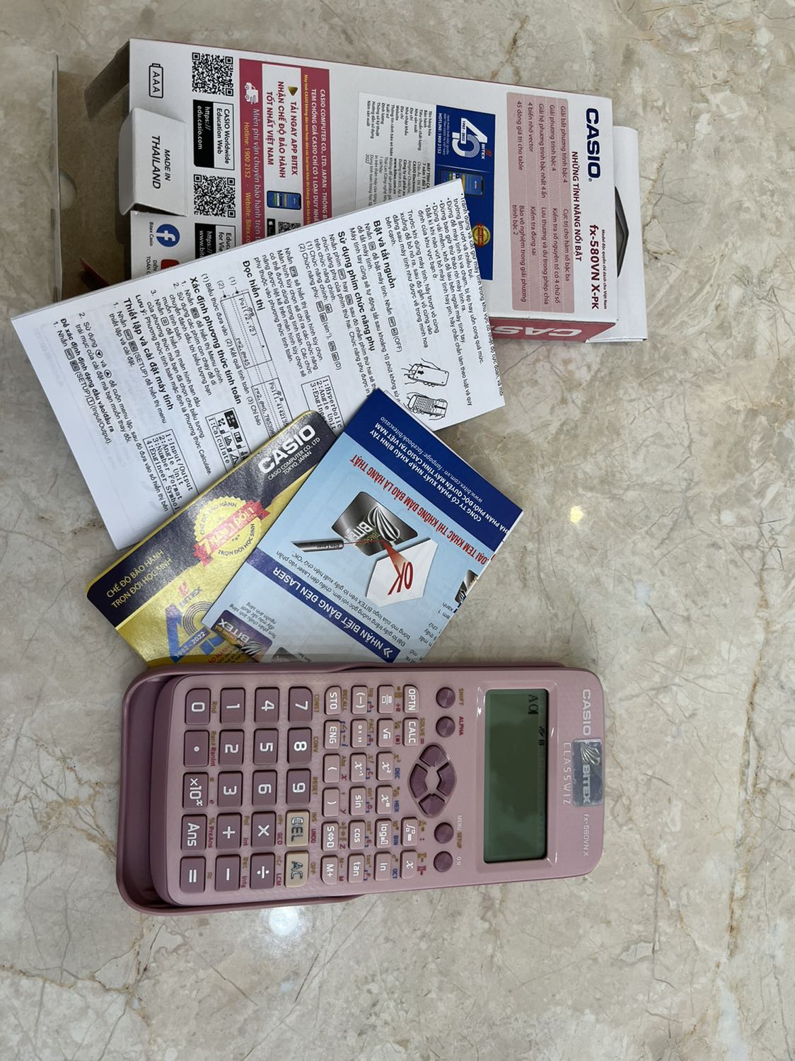 Mình mua cái này là cái thứ 2 rồi. Máy tính đẹp, nhiều chức năng, phù hợp với học sinh. Tiki đóng gói kỹ, giá cả cũng phù hợp.