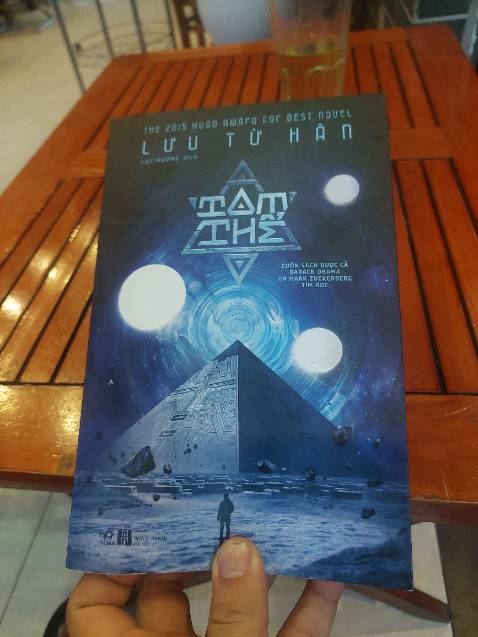 Cốt truyện khá cuốn (tùy theo cảm nhận từng người) các nội dung liên quan về kiến thức khoa học đc đề cập và mô tả một cách dễ hiểu, không cao siêu
Tiki giao hàng khá nhanh