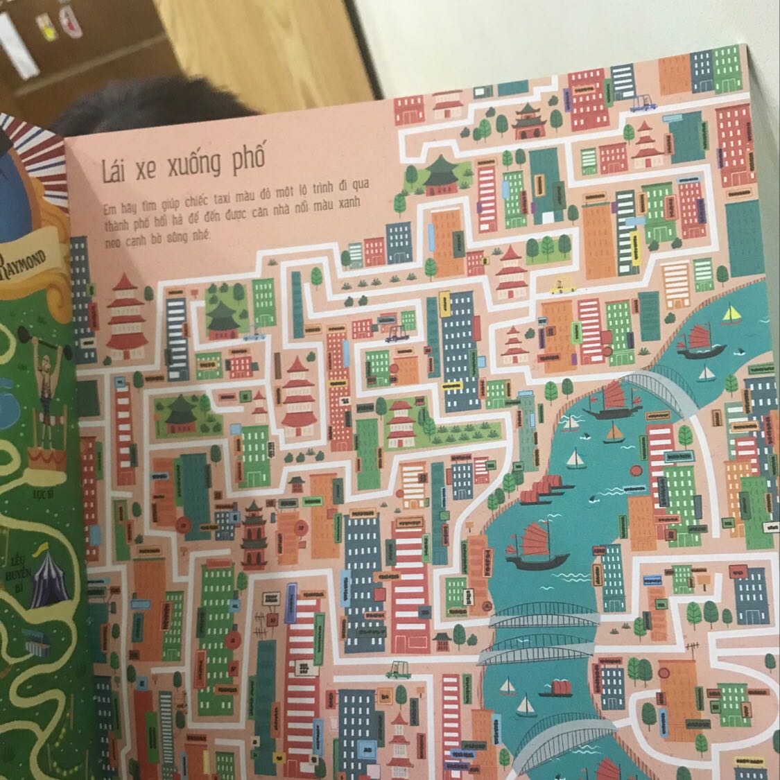 Sách to, đẹp. In màu từng trang rất hấp dẫn. Cho bé chơi giải trí, tránh xem tivi nhiều