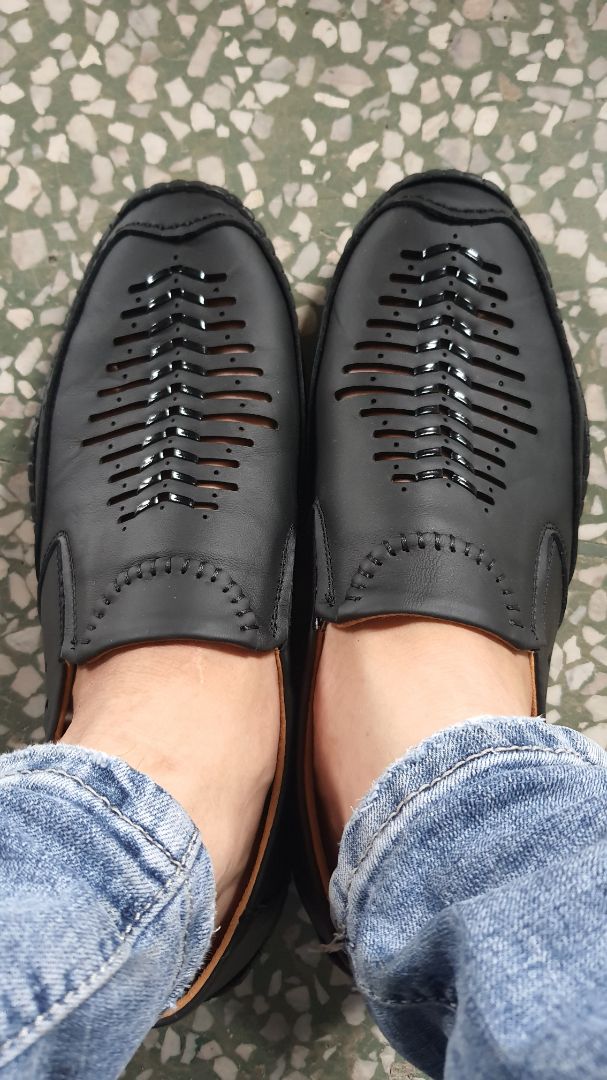 giày như hình size đúng đi êm.chất lượng phải để thời gian mới kiểm chứng được.