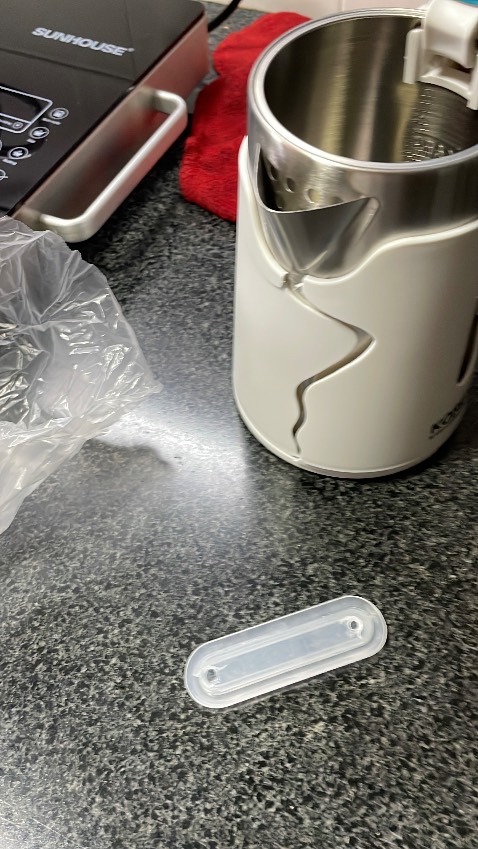 Hàng bị vỡ. Yêu cầu đổi lại.