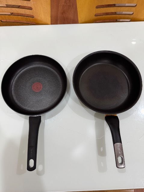 Chảo hơi nông so với kì vọng và đánh giá lúc xem ảnh (đo thực tế chỉ sâu 5 cm), thông số kích thước chi tiết của sản phẩm không thấy trên Tiki. Chất lượng hoàn thiện chấp nhận được, không dầy dặn và sâu bằng dòng chảo Unlimited cùng kích thước 26 cm mình đã mua. (Chảo Unlimited mình đã mua ban đầu dùng chiên rán chống dính rất tốt sau đó không biết có phải do dùng cả để xào nên mất dần tác dụng chống dính không).