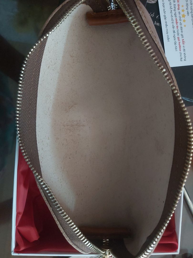 phải chi có màu đen nữa là tuyệt vời, e tưởng nhỏ ko để được nhiều thứ ai ngờ để được nhiều lắm! giao hàng nhanh và đóng gói rất kĩ, khóa kéo chắc chắn, đường chỉ may ok lắm, sẽ ủng hộ shop hoài