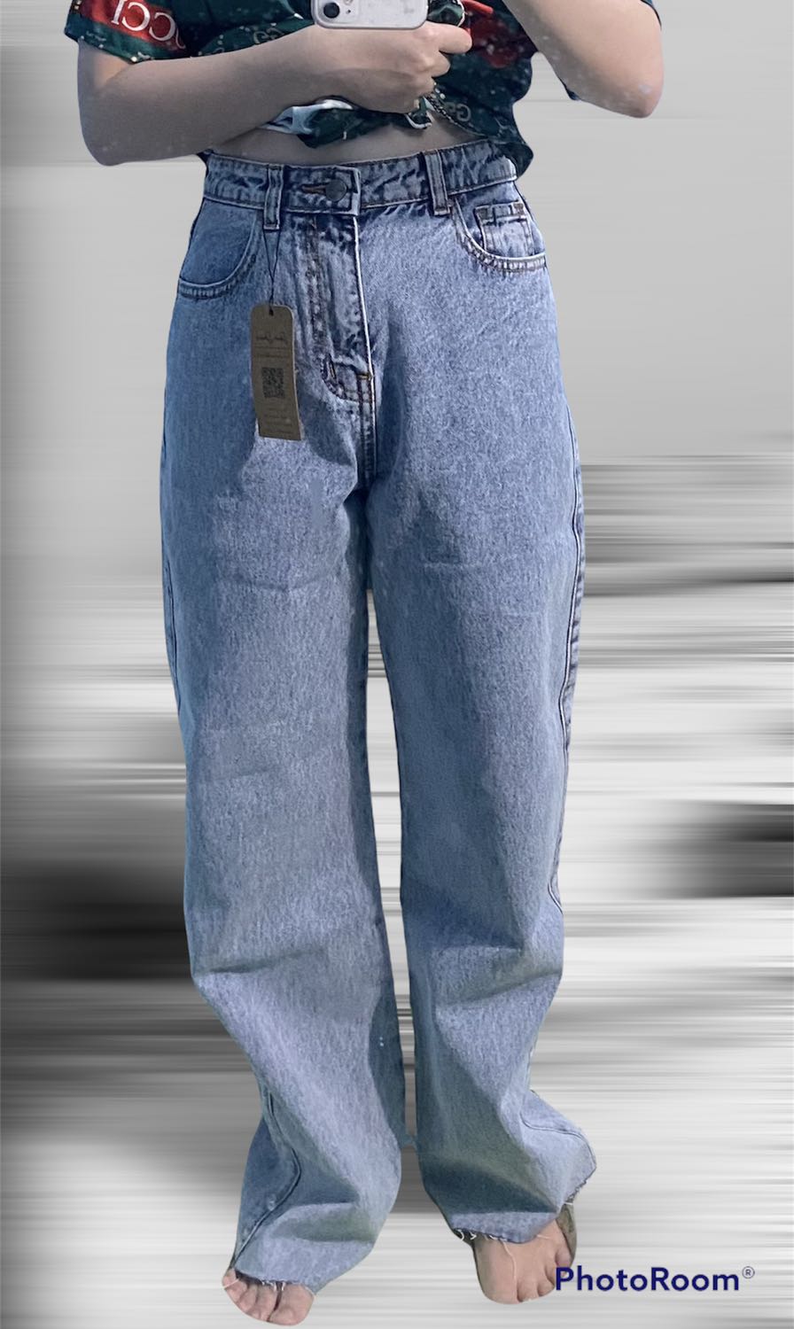 Quần form đẹp, bảng size khá chính xác, màu quần đậm hơn trong ảnh shop đăng, *** quần không dày như mình nghĩ, nhưng đuờng may đẹp, nói chung là tạm ổn