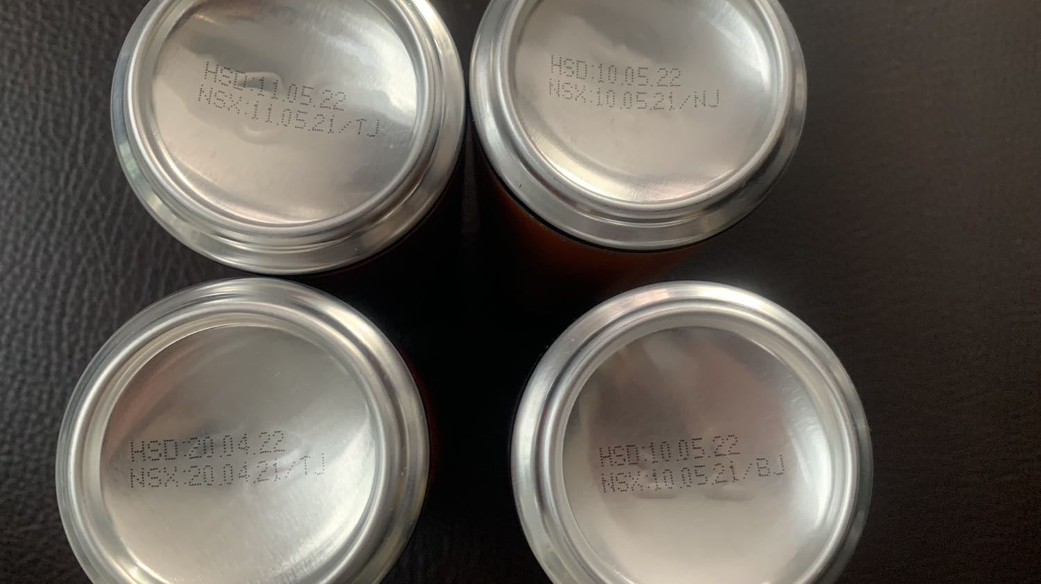 Mua của Tiki Trading. Giao bởi GHN đúng ngày hẹn 25July sau 4-5 ngày đặt. Hơi móp nhưng ko sao, ko đến nỗi nào. Hạn ok, mỗi mùi 1 hạn khác nhau (từ nhà SX đã vậy).