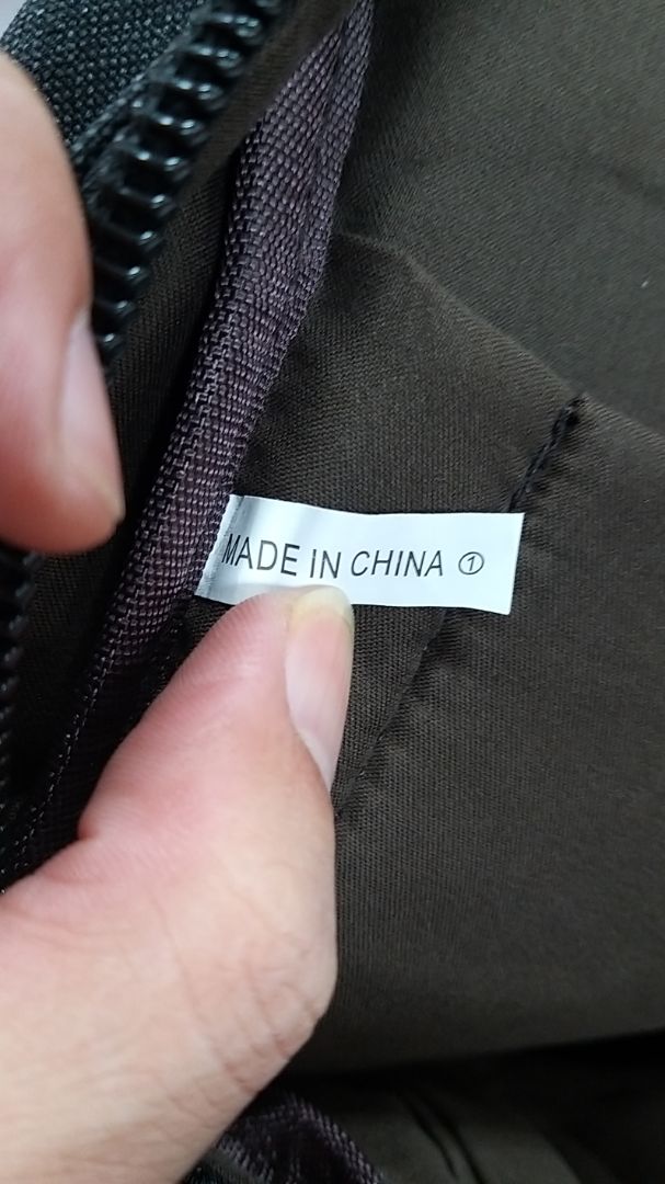 Hàng dày dặn, khóa kéo có vẻ tốt. Điều không hay là thông tin trên Tiki là xuất xứ VN nên mình mua ủng hộ nhưng thực chất là Made in China.