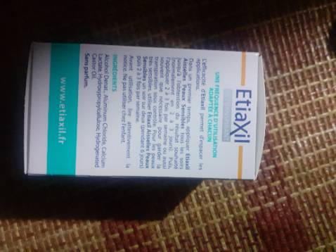 Tối trước khi đi ngủ mình lăn. Hôm sau ko cảm thấy mùi hay đổ mồ hôi nhiều nữa. Nói chung các bạn làm theo đúng hướng dẫn thì sẽ có kết quả ạ. Ban ngày mình dùng loại khác kiểu cho thơm thôi ak. Nói chung là rất hài lòng về sản phẩm Etiaxil luôn ạ. Mấy hôm đầu mình dùng liên tiếp mỗi đêm. Giờ thì tuần dùng 2 lần thôi.