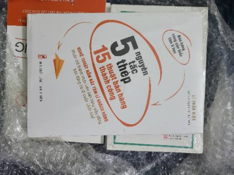 sách mới đẹp, đóng gói cẩn thận, giao hàng nhanh