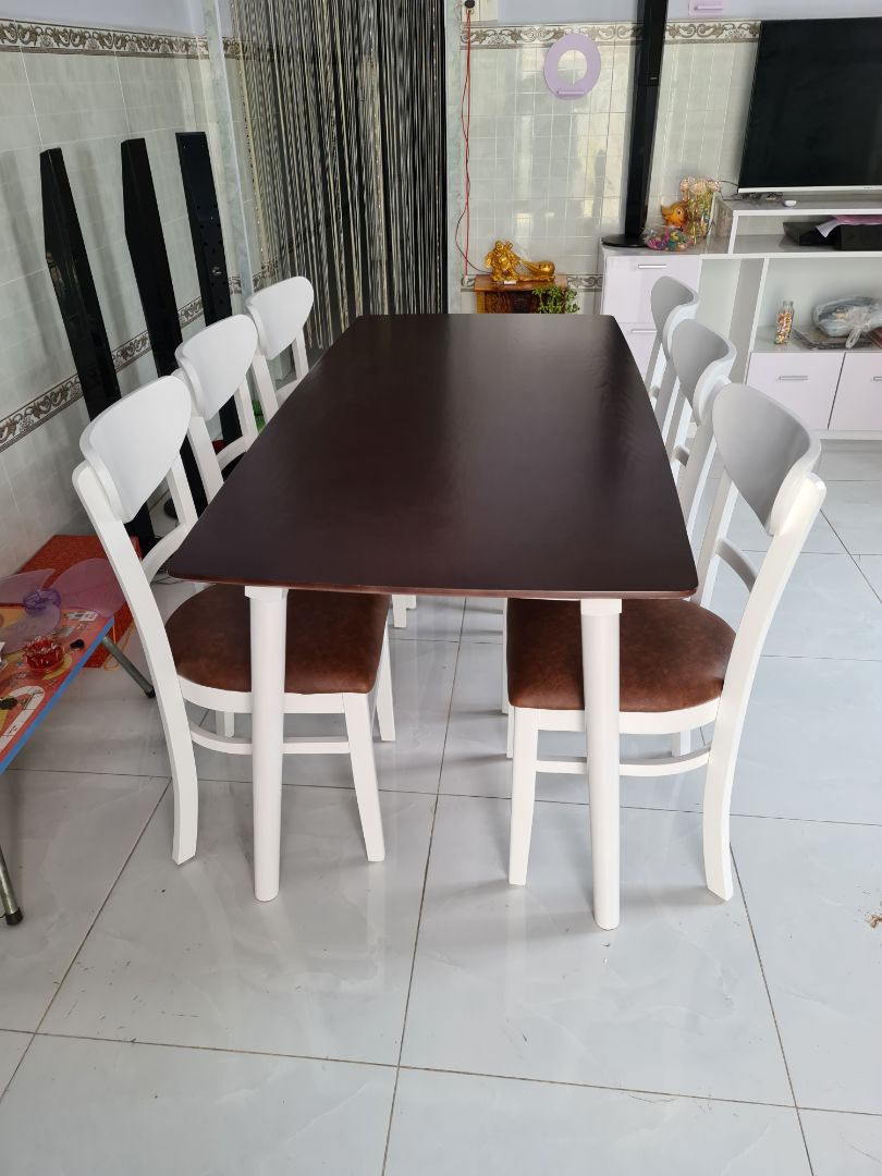 bộ bàn ghế đẹp, chất liệu thì cũng ok đó. nên mua