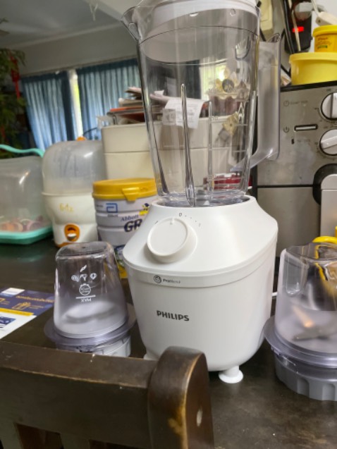 Tiki giao hàng siêu nhanh, sáng đặt chiều có 👍👍.  Shop bán hàng chính hãng, đầy đủ bảo hành, giá tốt nữa ! Phillip có bộ này gọn nhẹ, mà lại dùng đc nhiều thể loại thực phẩm hen: sinh tố, hạt, thịt, rau ! Ưng ý quá đê