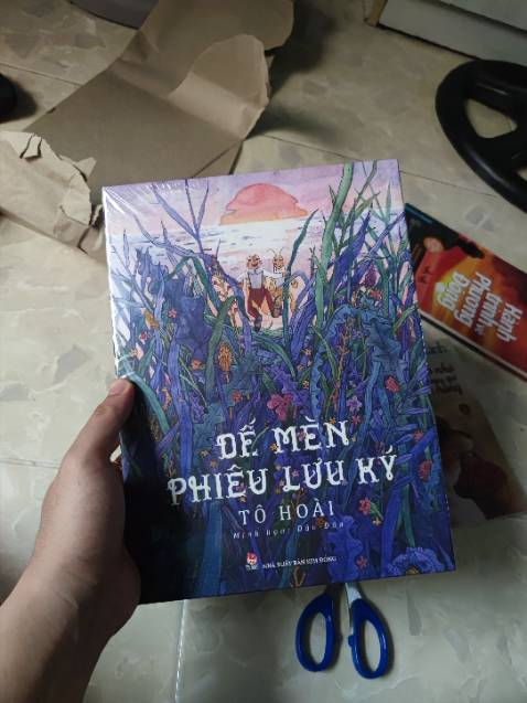 Sách to và nặng lắm. Có tem đổi màu chống hàng giả của NXB Kim Đồng. Tiki giao hàng nhanh