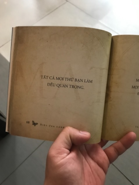 Nội dung không hay, xoay quanh lịch sử Mỹ, thứ mà tôi không quan tâm. In nội dung ít trên 1 trang giấy to
Giá 100k cho 1 quyển như này là không phù hợp