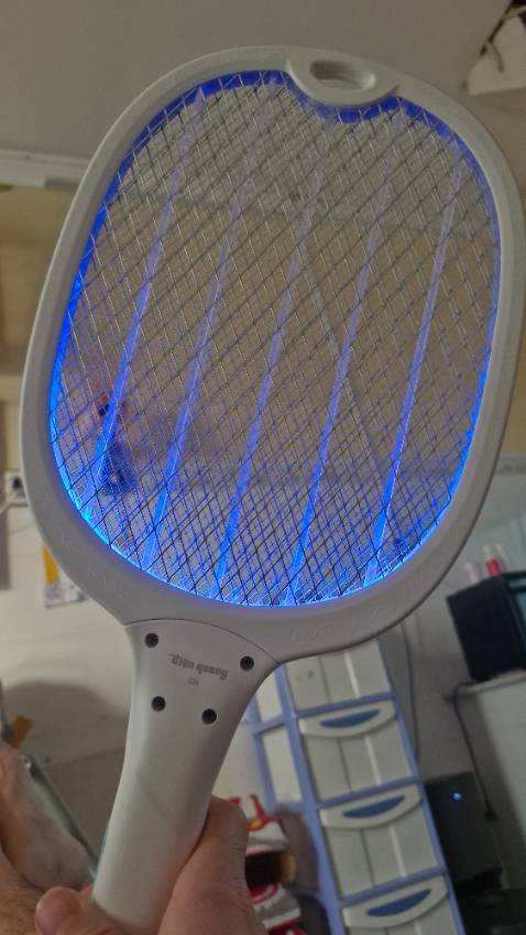 Vừa mua về đã tiễn dc mấy em muỗi. Cảm giác ban đầu là cứu dc vốn kk. Cầm chắc tay, bạn nào đang tập chơi cầu long tennis hay pickle pall thì cũng nên mua 1 iem để luyện cơ tay cũng hay..10 điểm