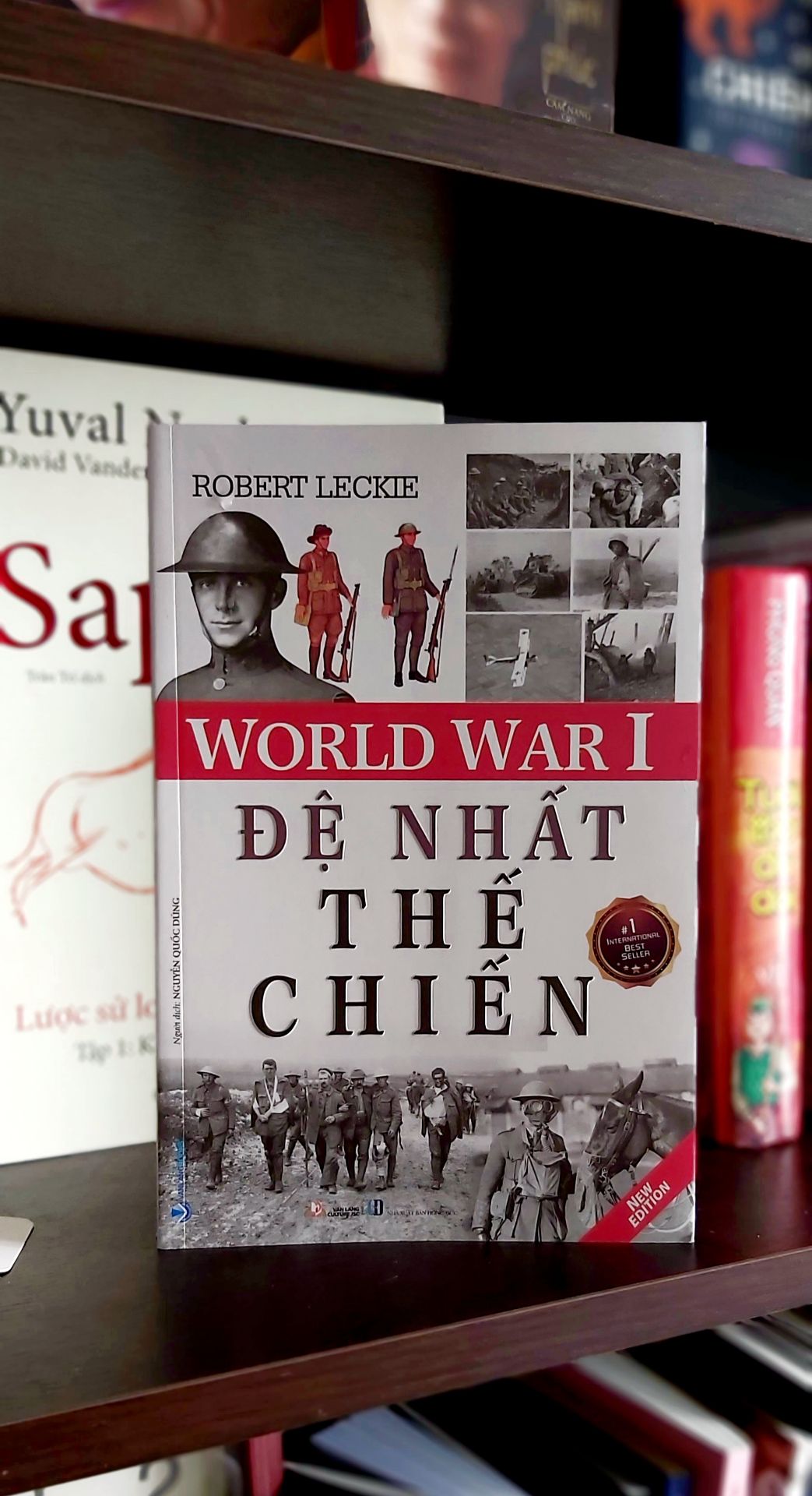 Sách đẹp, giấy in trắng, bìa được dập chữ nổi. Nhiều thông tin lịch sử bổ ích, được trình bày cô đọng dễ hiểu. Nhiều hình minh họa.
Dịch vụ Tiki tiện ích, giao hàng nhanh. Nhân viên giao hàng thân thiện, sẵn sàng tư vấn hỗ trợ KH. Like & Thanks!