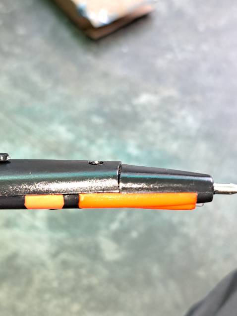 Hàng ọp ẹp, các khớp nhựa ko kít, hiển thị điện áp ko rõ ràng