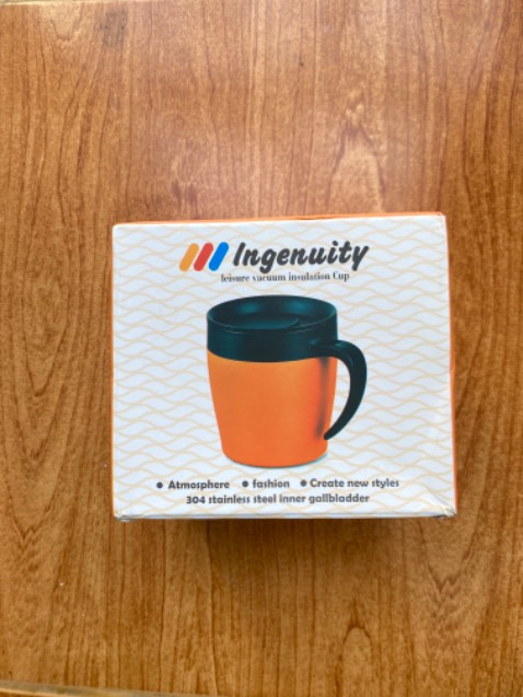 Kiểu dáng và màu sắc đẹp ,tay cầm fhuận tiện . Để đứng ly thì ổn,nhưng nếu ly bị đổ thì nước sẽ rò rỉ ra ngoài do thiết kế nắp chưa được tinh xảo như của hãng Lock & Lock