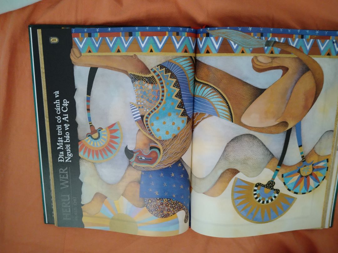 Tiki giao nhanh, sp đóng gói đẹp. Mình thấy sách này rất hay, sách đã liệt kê ngắn gọn nhất có thể những vị thần Ai Cập từ khởi nguyên và cũng mô tả khái quát đất nước và con người Ai Cập lúc bấy giờ.