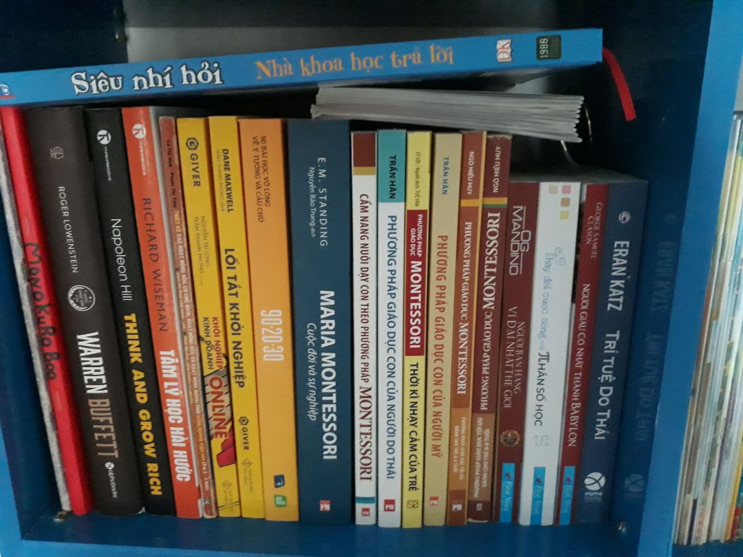 Tiki dù ngày nắng hay mưa rất đúng hẹn, tốc độ rất nhanh giao trước hẹn k ah.
chất lượng sách cầm mượt tay, chữ in rõ nét, xem rất thích, câu chữ k chê vào đâu được.
Muốn khởi nghiệp chọn sách tác giả Trần Thanh Phong, không làm bạn thất vọng đâu.
Với kinh nghiệm, trải nghiệm,...anh ấy cho ra đời sản phẩm tốt như vậy các bạn còn chần chừ gì nữa, đã gặp hãy chọn.
Lần đầu gặp tôi do dự đợi sale mới mua, rồi khi mua về xem tôi thấy tiếc vì k mua sớm hơn.
Thay vì dùng thời gian và tiền để thử sai hãy chọn sách của a Phong, rinh về  đi.... trợ giúp bản thân, từ trải nghiệm thực tế cộng thêm sách nữa thì còn gì bằng.
Gặp đừng bỏ qua các bạn nhé!
Chúc các bạn cuối tuần vui, khỏe!