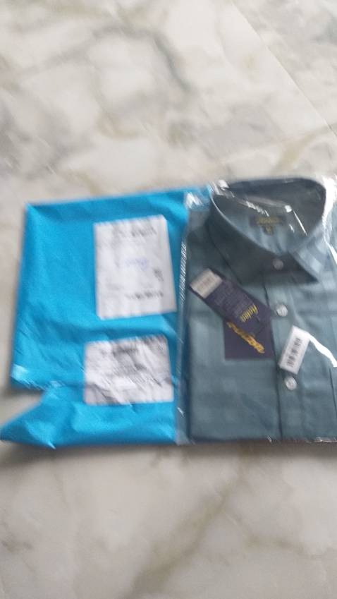 đặt 2áo lại dao 1rất không hài lòng