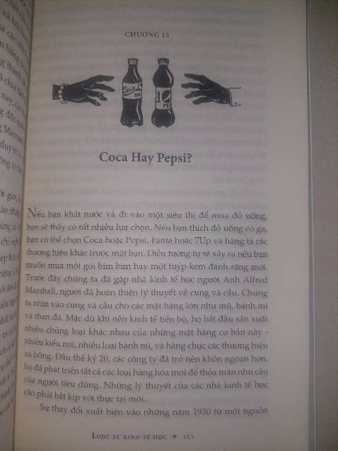 Kinh tế học có thể coi là khoa học nghiên cứu cách thức con người sống trong một thế giới với các nguồn lực “ khan hiếm “. Kinh tế học đồng hành cùng các ngành khoa học về xã hội loài người bắt đầu từ những nhà triết học cổ đại cho đến những nhà tư vấn chính sách giải quyết những vấn đề toàn cầu hiện nay.
Cuốn “ Lược sử kinh tế học” đã tóm lược toàn bộ quá trình đó bằng những câu chuyện kể ngắn gọn súc tích ở đó các nhà tư tưởng đã xem xét nền kinh tế theo nhiều cách khác nhau với đủ loại đức tin chính trị, họ đưa ra những ý tưởng khác nhau để giải quyết các vấn đề trong thời đại của họ. Đây là một cuốn sách bổ ích giúp người đọc dù là bình dân hay nhà nghiên cứu kinh tế, là một tổ chức doanh nghiệp cho đến chính phủ hiểu bản chất những vấn đề cơ bản của nền kinh tế tự tìm ra cho mình những phương thức để có thể đối mặt với các vấn đề kinh tế ngày nay, cho dù đó là sự bất bình đẳng cực đoan, khủng hoảng tài chính hay các vấn đề môi trường…

“Phải làm gì để sống tốt trong xã hội loài người? Mọi người cần gì để được hạnh phúc và thỏa mãn? Điều gì làm cho họ thực sự phát triển mạnh mẽ? Đó là nơi kinh tế học bắt đầu và, sau tất cả các tranh luận và bất đồng, đó là nơi mà nó phải bắt đầu lại một lần nữa.”