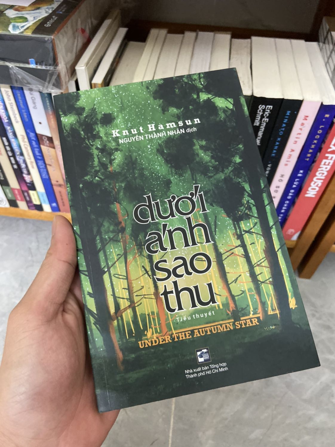 Một tiểu thuyết xuất sắc của nhà văn  knut hamsun. Vẫn là chất văn ấy đã giúp ông đoạt giải nobel văn học. Một tác phẩm đáng đọc
