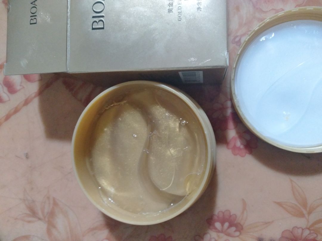 Giá phải chăng. Chưa biết có giảm quầng thâm ko, nhưng sau mỗi lần dùng thấy da vùng mắt mềm mại hơn nhiều (có kết hợp vs kem mắt). Sau 1 hộp mà đỡ quầng thâm mình sẽ mua thêm. Hàng đóng gói cẩn thận, còn nguyên bao bì, giao hàng nhanh. Giá phải chăng. Chưa biết có giảm quầng thâm ko, nhưng sau mỗi lần dùng thấy da vùng mắt mềm mại hơn nhiều (có kết hợp vs kem mắt). Sau 1 hộp mà đỡ quầng thâm mình sẽ mua thêm. Hàng đóng gói cẩn thận, còn nguyên bao bì, giao hàng nhanh.