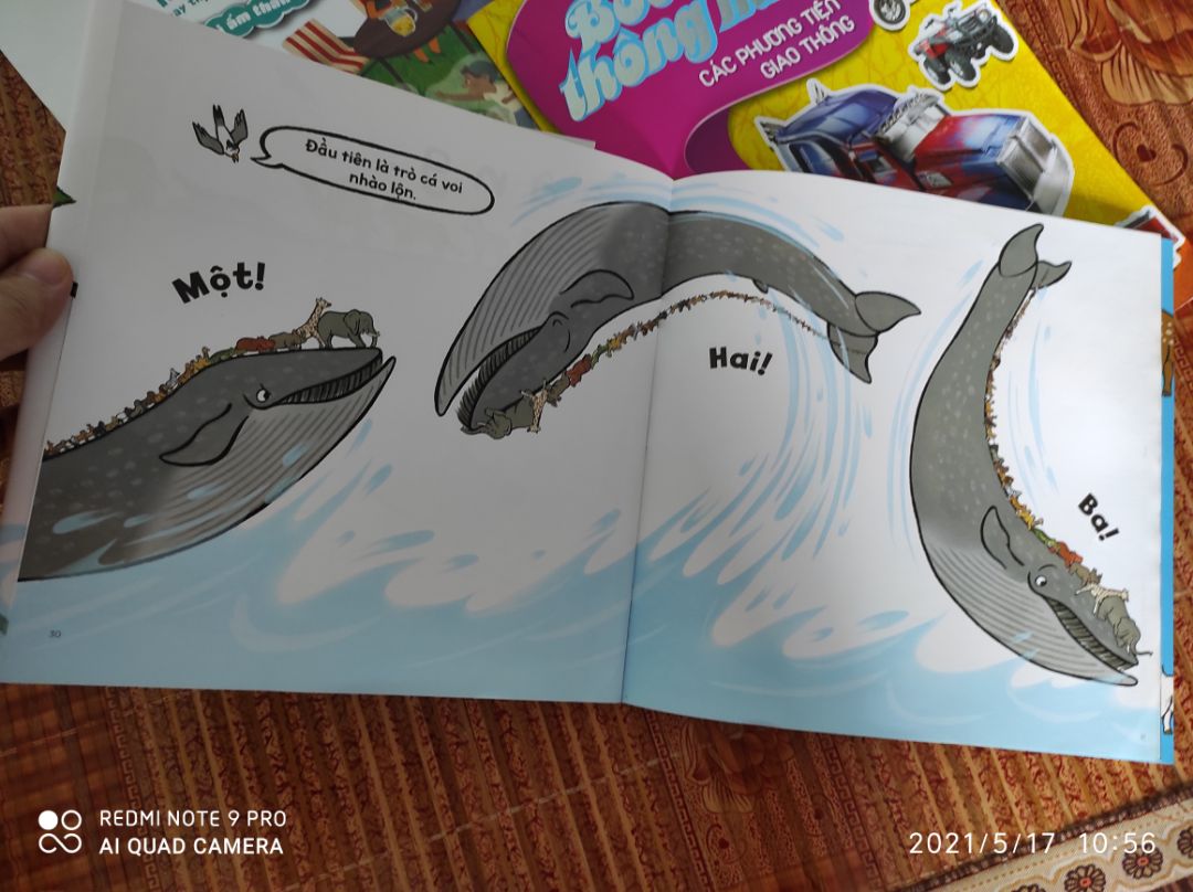 bé nhà mk rất thích chưa 2t, xem nh tới rách cả sách, rất thích cuốn này, mk phải mua thêm 1 quyển mới để cho bé t2