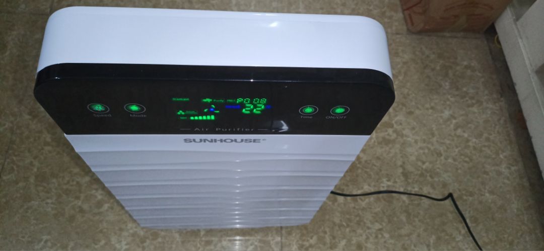 Chạy có vẻ êm, có màn hình hiển thị thông số. Hiệu suất lọc khí thì cần thời gian kiểm chứng. Thiết kế chưa được đẹp lắm. Giao hàng cẩn thận, thùng hàng ko bị móp méo, sản phẩm ok. Sau khi áp voicher, giá còn hơn 970k, hơi đắt. S