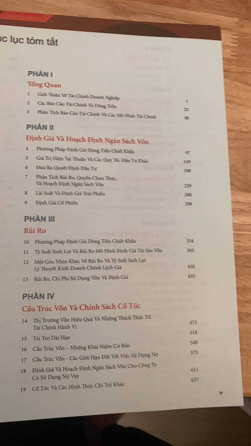 Kiến thức rất cô đọng và cơ bản tuy nhiên cần tìm hiểu sâu hơn bình thường để hiểu. Vẫn còn một số lỗi đánh máy, dịch thuật, giấy in mực in đẹp nhưng bị loá khi dùng đèn học