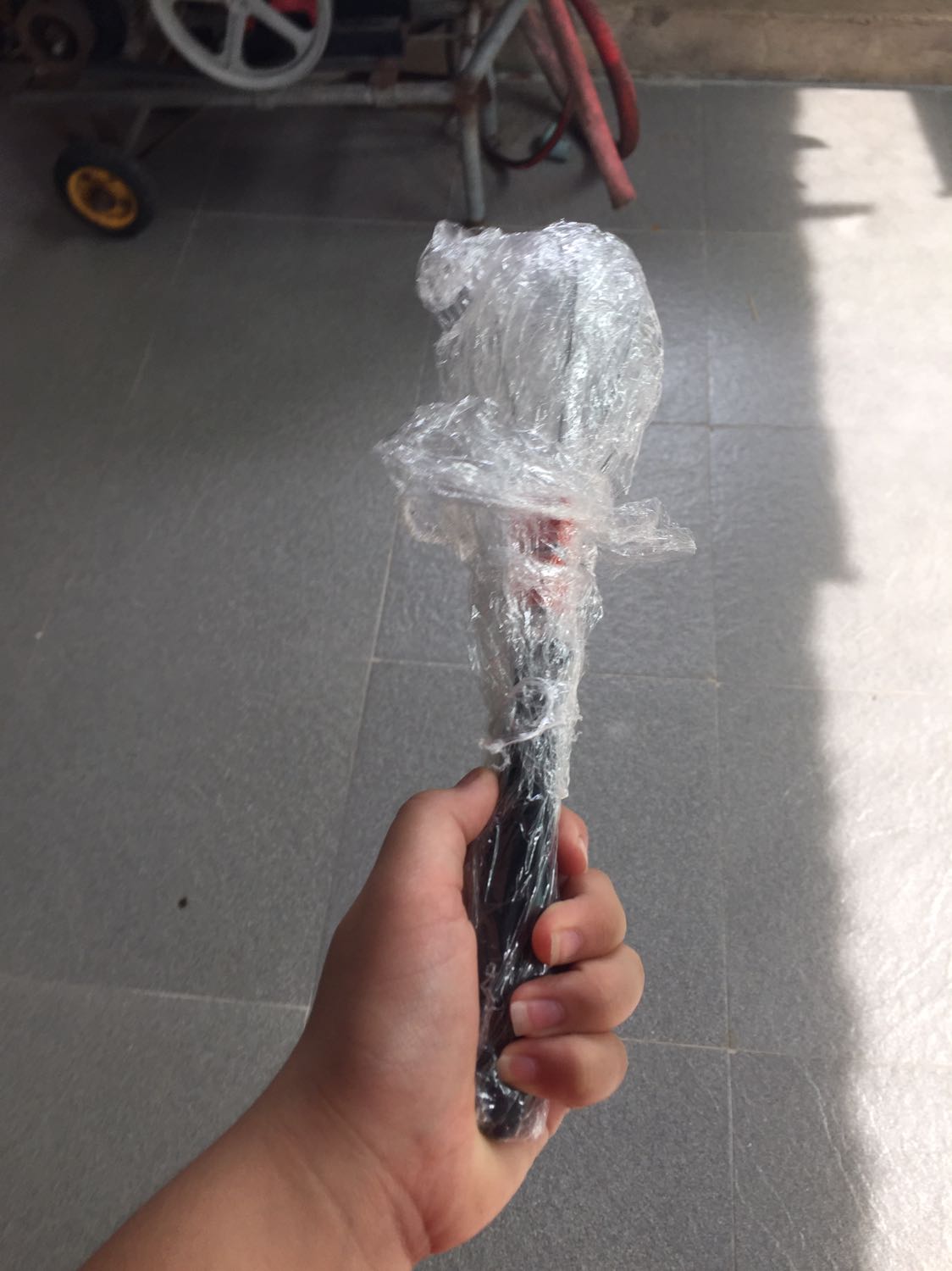 Giao sớm nhưng gói hàng lại ko kĩ, so với giá thì hơi đắt