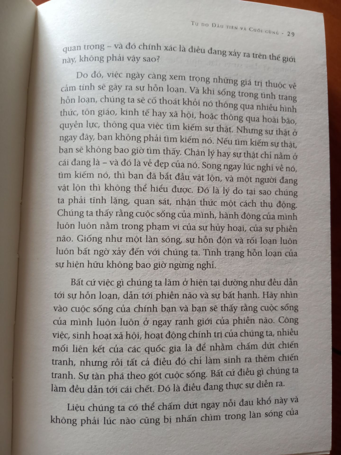 Sách hay nha mn^^ , lúc mình mua sách ko được đọc thử, mình mua vì thích tác giả này, mình chụp mục lục và mấy trang các bạn có thể tham khảo, quyết định nha!