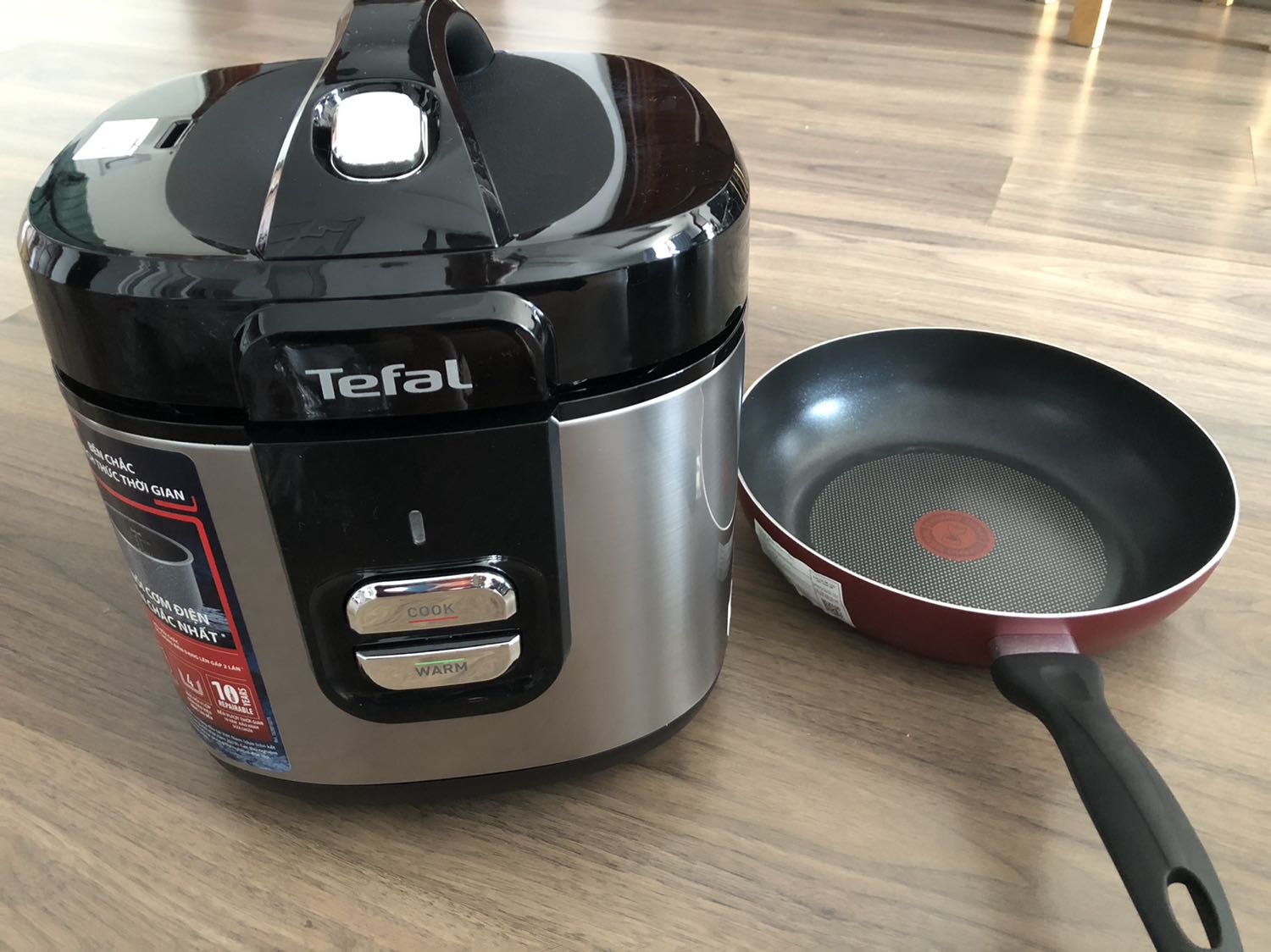 Mẫu mã đẹp chắc chắn . Lòng nồi dầy dặn , kèm quà tặng đẹp