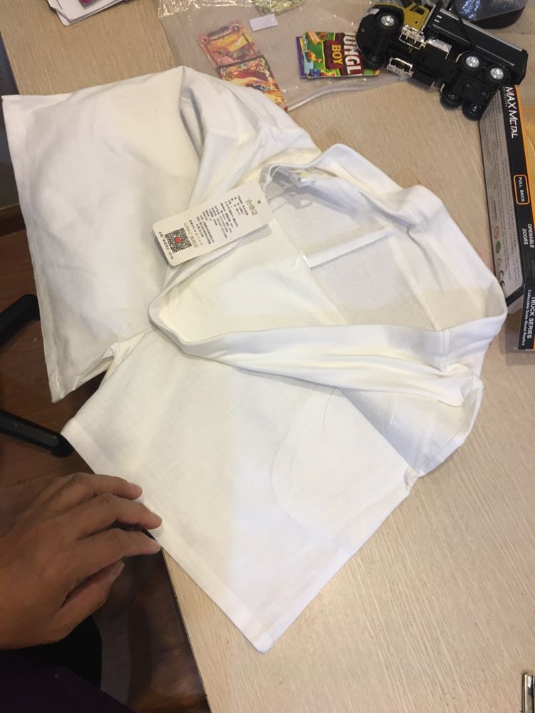 Quần có chất vải tốt, đường chỉ may chắc chắn, vòng bụng có độ co giãn lớn