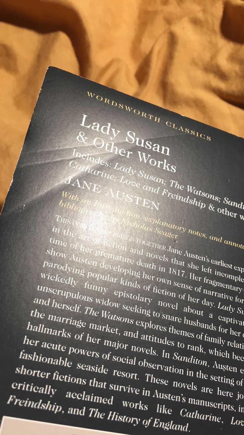 Không hiểu sao bọc r mà cuốn sách vẫn bị bong tróc lởm chởm ntn. Mình mua sách mới chứ có phải sách cũ đâu