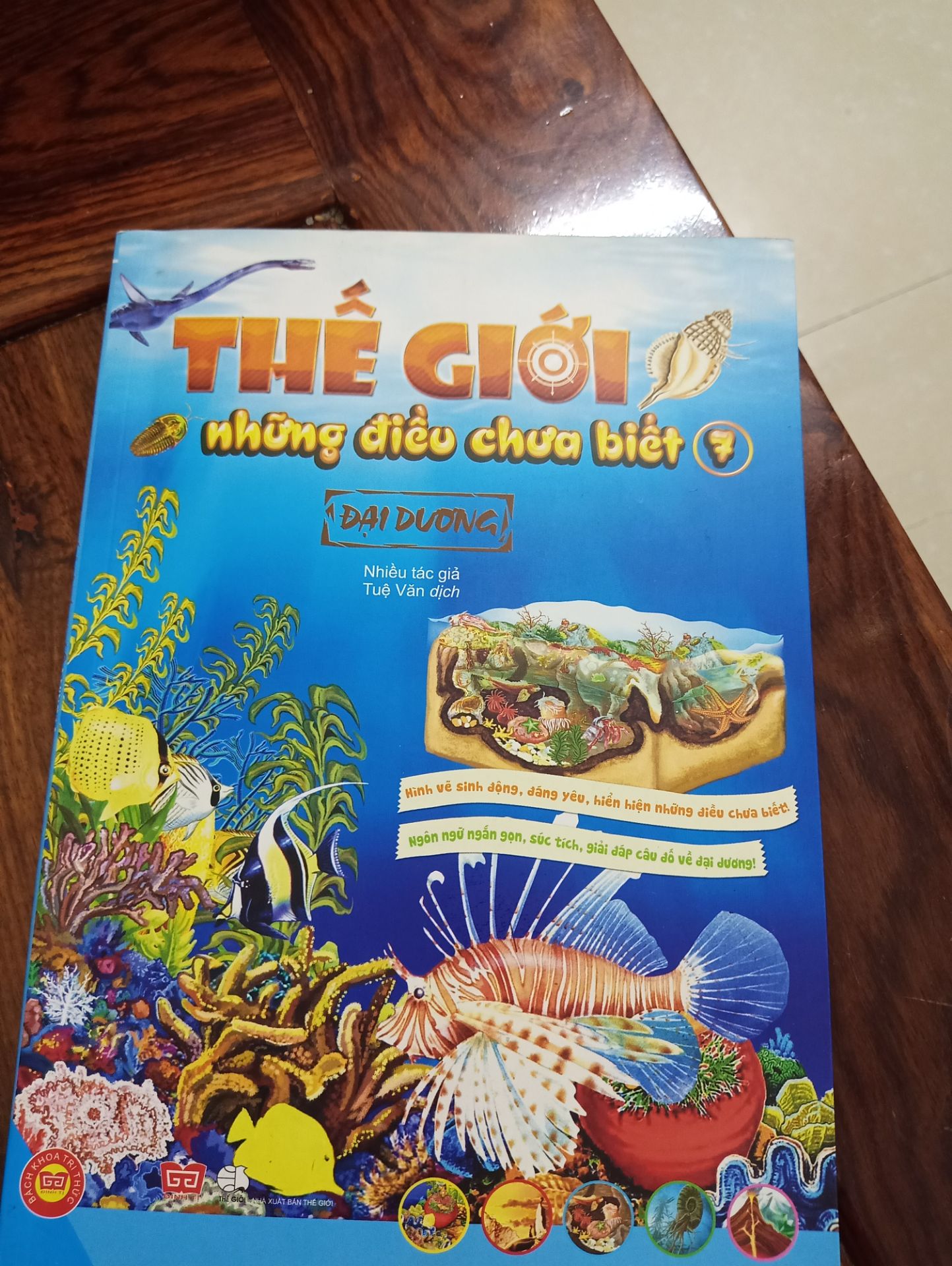 Rất thú vị cho các bé tìm hiểu. Mình lấy tạm ảnh sách khác.