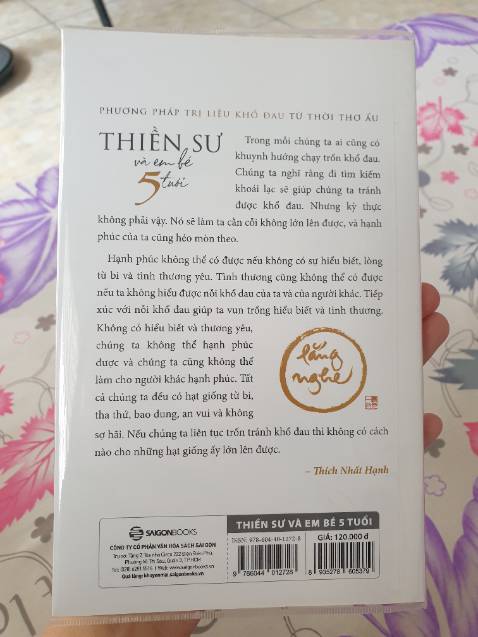 Mình tình cờ nghe về sách này trên youtube, thấy hay nên đặt 3 cuốn luôn, về mới đọc hai trang mà thấy nội dung hấp dẫn nhe, sẽ có nhiều thông tin hữu ích lắm đây.