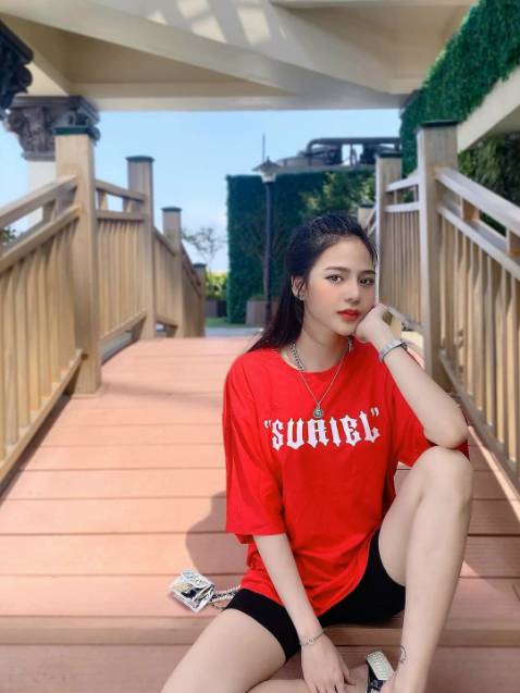 Sản phẩm rất đẹp, đóng gói cẩn thận, giao rất nhanh và giá rất rẻ. Ngoài ra shop thường xuyên cho mã giảm giá 5k nên mua rất ngon. Rất đáng đồng tiền.