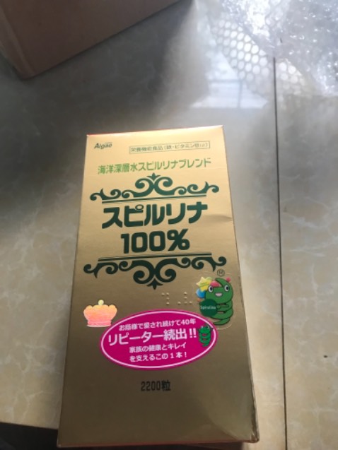 Vừa mua xong một lọ tảo xoắn nên viết vài dòng nhận xét về sản phẩm:
Sản phẩm đóng gói rất kỹ lưỡng và chắc chắn. Thật sự rất hài lòng về khâu đóng gói sản phẩm
Lọ tảo xoắn nhìn rất đẹp và lớn. Một lọ tảo xoắn tổng cộng 2200 viên( mỗi ngày uống 40v thì tầm 55 ngày mới hết)
Thuốc có mùi vị hơi nồng nên nếu chưa quen bạn nên chia nhỏ ra uống. 
Mức giá vô cùng phù hợp để bạn có một sức khoẻ tốt