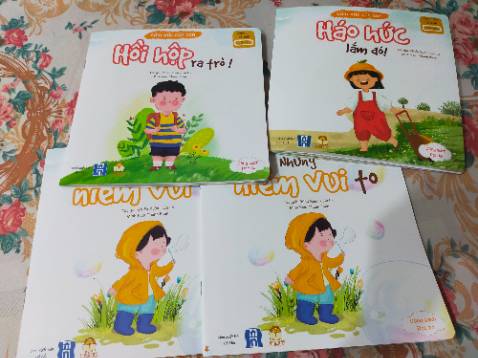 Trùng 2 cuốn,thiếu 1 cuốn.Việc đổi phức tạp nên tính ko cmt,nhưng vẫn cho shop và Tiki 1 cơ hội.Thất vọng vì bắt trả cả bộ để kiểm tra rồi mới trả lời có đổi ko.Đánh 1 sao để shop nhớ cẩn thận cho những đơn hàng của khách tiếp theo