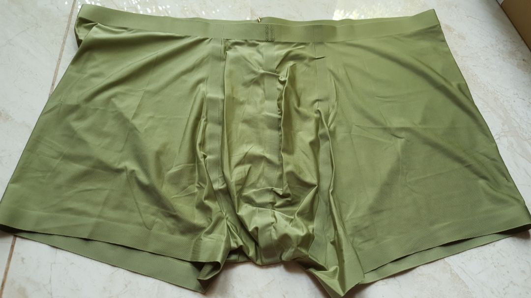 Giao hàng nhanh. Đóng gói sản phẩm tốt, che tên rất tinh tế.
Quần vải đẹp, mỏng và dai. Size L lưng 37cm chưa kéo dãn. Các bạn đùi to cần lấy lên 1 size.