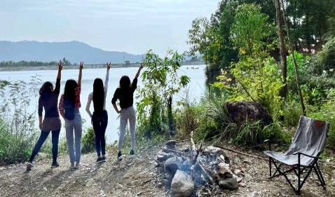 10đ cho ghế chắc chắn và xịn, shop tư vấn nhiệt tình, còn 1đ cho bên shiper, ship lâu dù shop giao sớm phải lên trên kho để lấy.