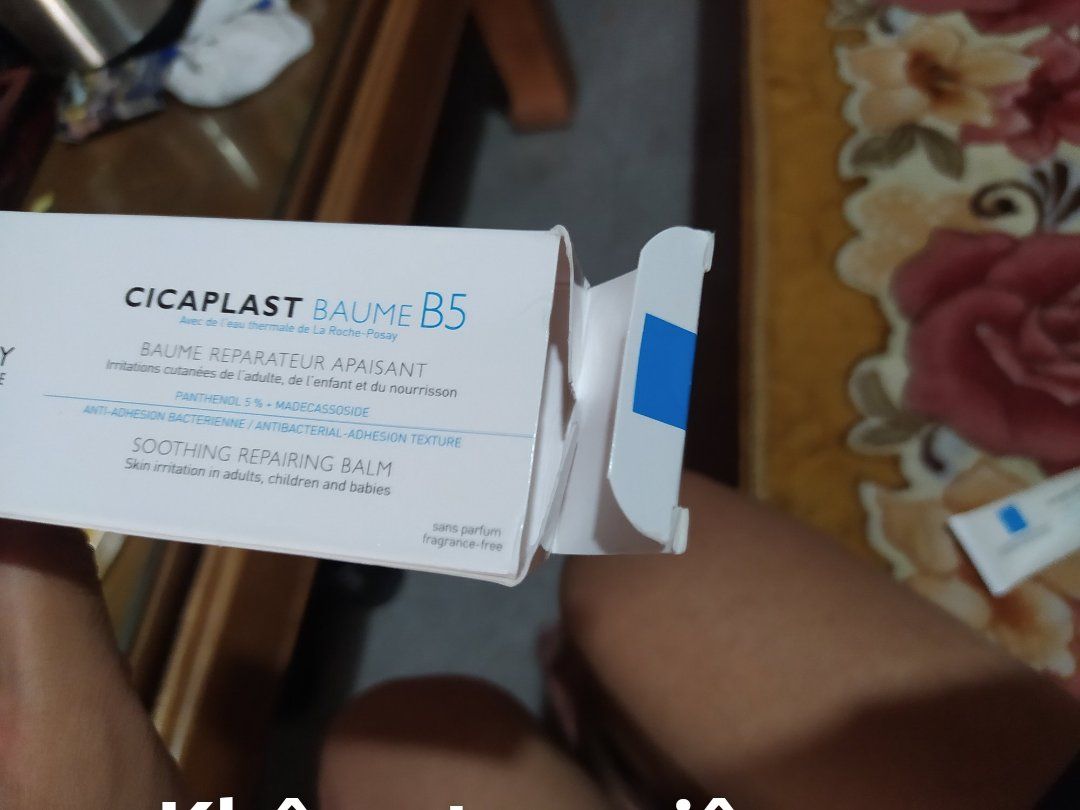 hàng fake.
không tem niêm phong, 
mã số in trên vỏ không trùng với  hộp
id không đúng
màu sắc khác hoàn toàn với bản auth đang dùng.
yêu cầu tiki phạt nhà bán và hoàn tiền ngay lập tức
