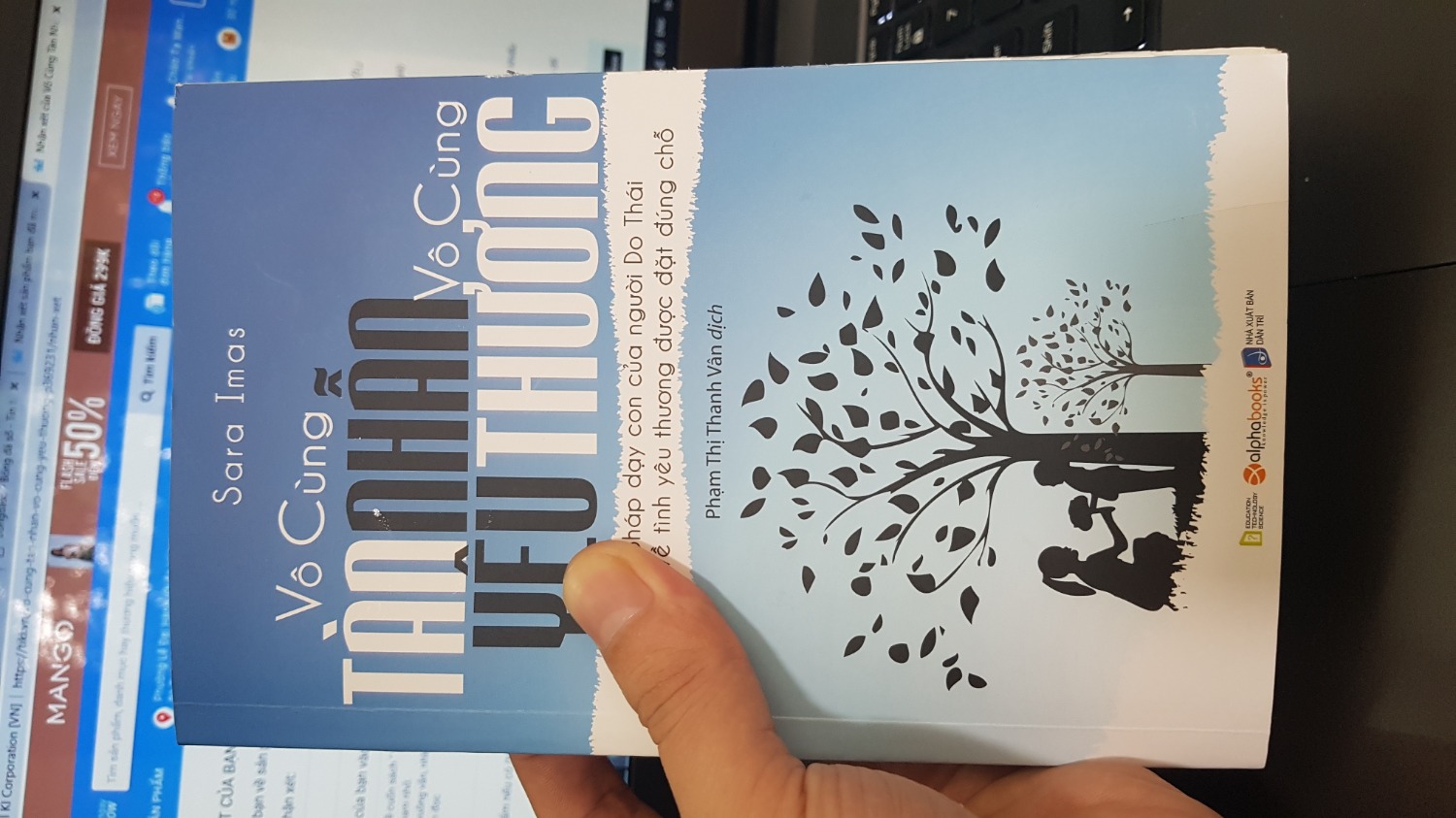 Tôi rất thất vọng về cuốn sách " Vô cùng tàn nhẫn, vô cùng yêu thương mà TIKI đã giao.
- Sách giấy xấu, nham nhở.
- khổ sách cắt ko vuông vắn, nhìn mắt thường cũng thấy méo mó, làm mất cảm hứng khi cầm cuốn sách lên đọcl
